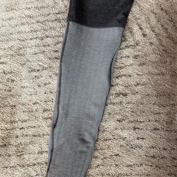 Fabletics leggings EUC - Picture 3 of 4